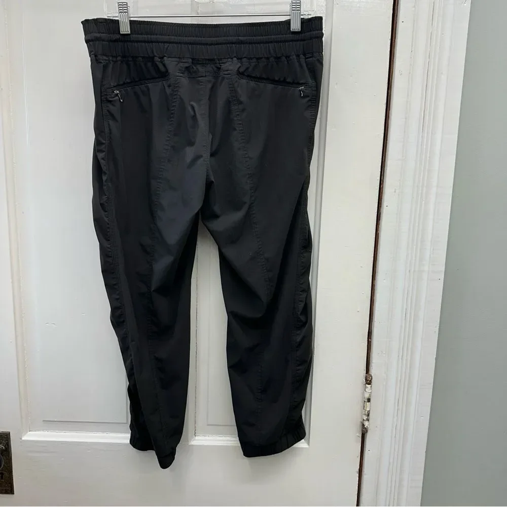 Athleta black jogger capris women's 8 with elastic waist & adjustable‎ strings